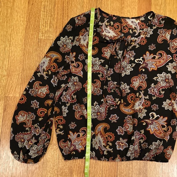 Beautiful Black and Red Print Top Size Medium - Picture 8 of 10